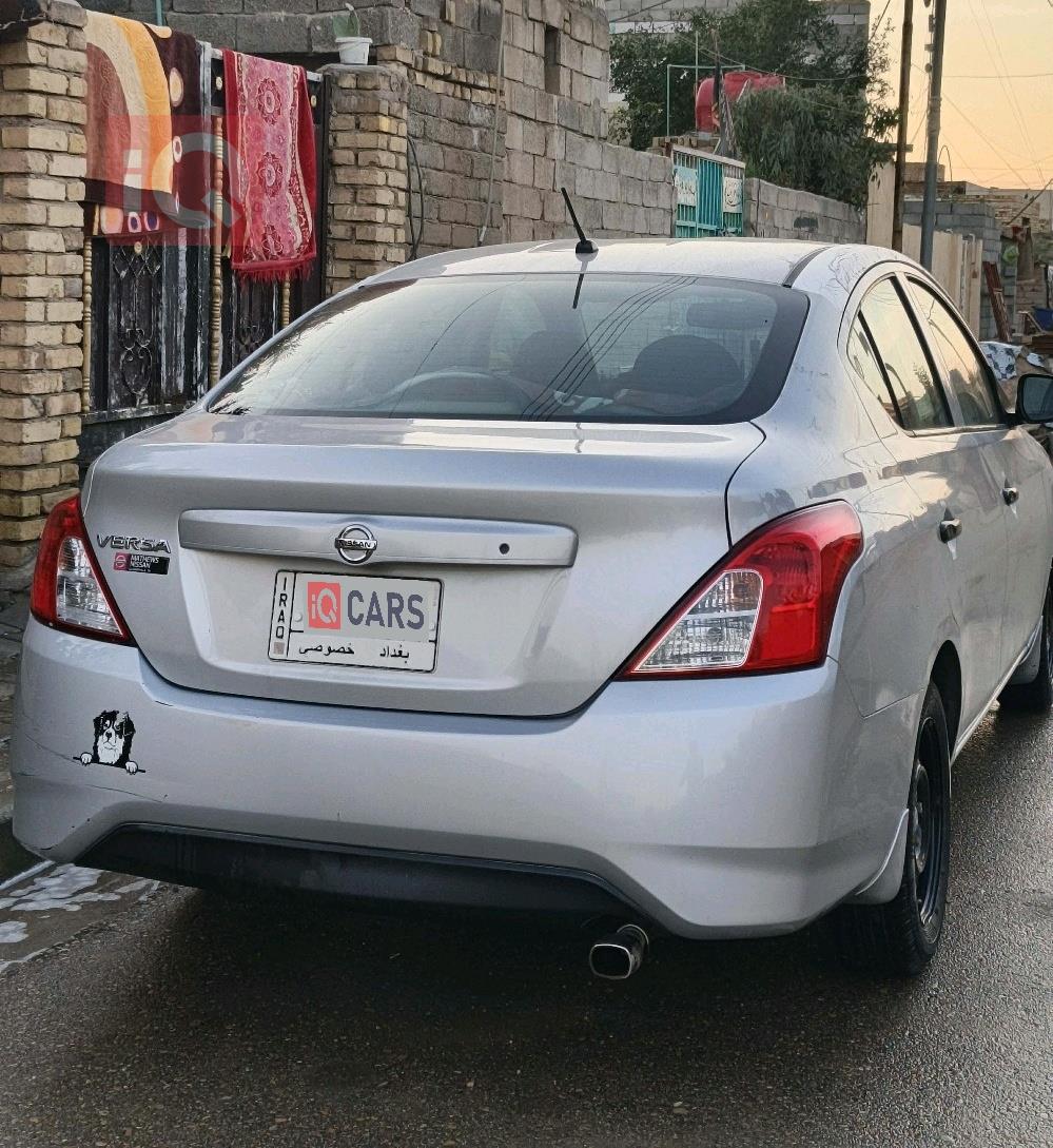 نيسان فيرسا